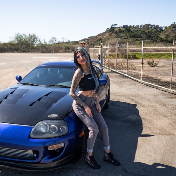 Meet your Posher, Lily - Picture 3 of 4